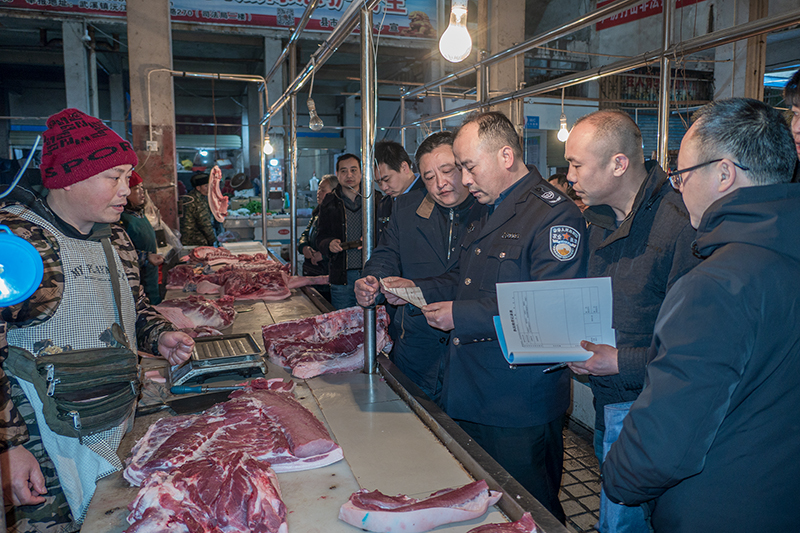 对白沙地区农贸市场、生猪屠宰场等以禽蛋、猪肉、牛肉、羊肉为重点产品养殖场、养殖小区、生猪屠宰企业和水产养殖企业开展禁用药品、非法使用“瘦肉精”等禁用物质行为的专项执法检查。