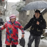 迎战寒潮丨泸溪县浦市镇：迅速响应积极应对低温雨雪冰冻天气