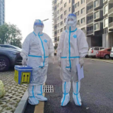 医护人员过劳晕倒 艰难方显勇毅