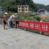 州畜牧水产事务中心驻解放岩乡都蛮村工作队筑牢“四道防线”密织疫情防控网