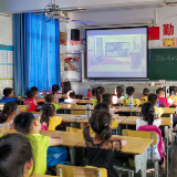 泸溪县兴隆场学区千名学生共同开展国防教育公开课