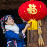 新春走基层丨打糍粑贴春联 红红火火过大年