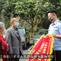老人上山采笋被困 泸溪公安深夜搜山四小时营救