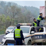 县交通执法大队：深入扎实开展路域环境专项整治行动