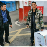 迎战寒潮丨白羊溪乡：爱心烤火炉 真情暖民心