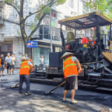 泸溪县公路建设养护中心修复城区道路