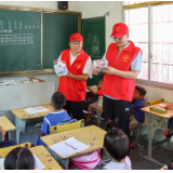 泸溪县委政法委开展“万名干部下基层进村入户办实事”活动