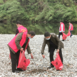 泸溪县开展 “健康河流，醉美武水”净滩活动