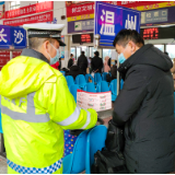 泸溪交警：走进客运站开展交通安全宣传