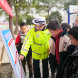 泸溪交警开展交通安全宣传进校园活动