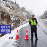 冰雪再度来袭，泸溪公安持续鏖战坚守一线力保路畅人安