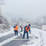 县公路建设养护中心：除雪保畅公路在行动
