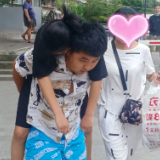 少女晕倒吉首街头 泸溪辅警背起狂奔送医