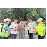 泸溪交警借力“电音节”宣传交通安全
