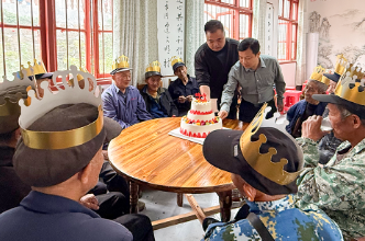 潭溪镇：糕香暖桑榆 重阳寄温情