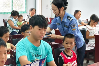 合水镇：利剑护蕾守童心 普法下乡助成长