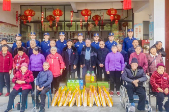 “平安礼”情暖夕阳红 火焰蓝与老人共话“精神传承”