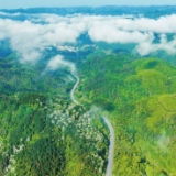 云雾漫青山