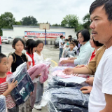 泸溪县医保局开展“六一”儿童节走访慰问活动