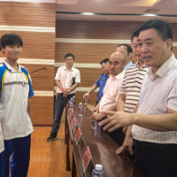 彭武学到泸溪县第五中学调研并看望慰问一线教师