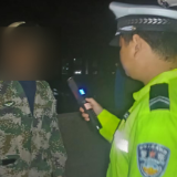 泸溪公安交警强化夜查整治 严查酒驾不放松