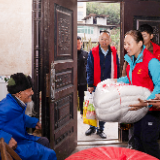 情暖金秋 爱在重阳：泸溪县总工会敬老慰问活动走进溪头村
