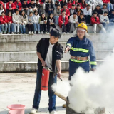防患于未“燃”——兴隆场镇在泸溪县第三中学开展灭火器专项消防演练
