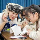 第五期青年夜校——放下手机拿起绣针 用指尖传承挑花智慧 以针线编织文化自信！