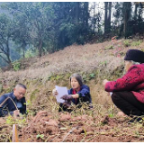 石榴坪乡:“敲门行动”把平安“唠”进群众心坎里