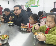 兴隆场镇开展校园食品安全专项检查行动  多方联动共筑校园"舌尖安全"屏障