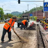 泸溪公路：疏通水沟除隐患 防汛未然保畅安