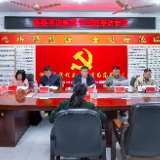 彭武学到县信访局接访来访群众