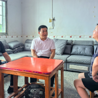 彭武学到浦市镇走访慰问结对联系群众和困难党员