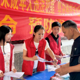 兴隆场镇：圩场日开展“利剑护蕾”宣传 守护未成年人成长