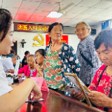 爱心义诊进基层 健康服务暖民心