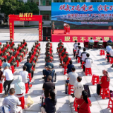 泸溪县举行“脱贫不忘党恩、家富不忘报国”2025年下半年新兵欢送仪式