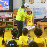 小手拉大手 安全一起走！泸溪交警把交通安全送进幼儿园