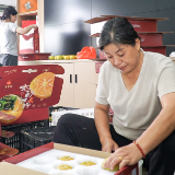 泸溪：太秋甜柿丰收产销旺