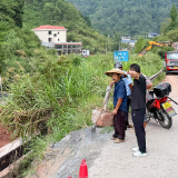泸溪县公路建设养护中心开展秋季公路养护 精心护航保畅通