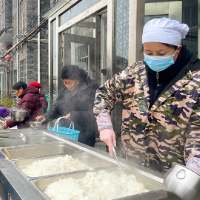 泸溪县社会福利院:送餐上门服务老人 暖胃更暖心