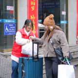 平安春运丨泸溪：青年“志愿红”护航春运“传递温暖”