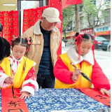  新春走基层丨团结报校园小记者积极参加“春联送万家”志愿活动