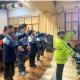 泸溪交警开展交通安全进校园活动 护航学子平安新学期