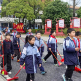 春泥护花映红领巾 雷锋精神净校园  白沙小学开展“春泥·培根护净”主题活动