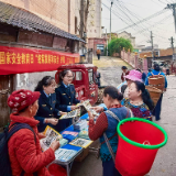 泸溪县市场监管局到达岚镇开展“4・15”全民国家安全教育日普法宣传活动