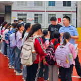 泸溪县解放岩乡：宪法润童心 法治筑根基