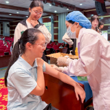 送苗入校护花季 健康屏障筑校园一我县全面开展全县中学适龄女生HPV疫苗免费集中接种工作