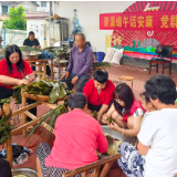 石榴坪乡:党群服务中心粽香浓 干群携手共叙团结情