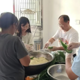 兴隆场镇德堡村开展端午关爱“一老一小”主题活动