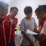 泸溪融媒:敲门送安全 入户排隐患